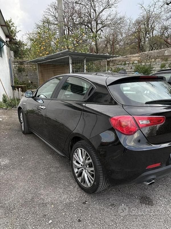 Usata Alfa Romeo Giulietta Super 120 CV (88 kW) 2017 Nero Utilitaria