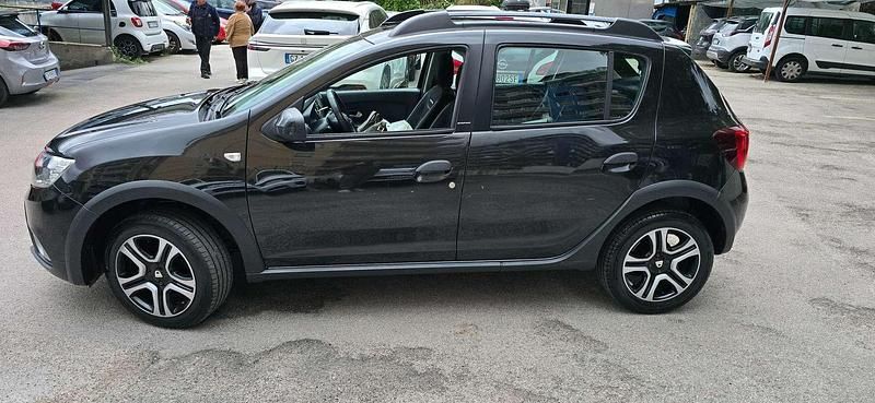 Usata Dacia Sandero Stepway 90 CV (66 kW) 2018 Nero Berlina