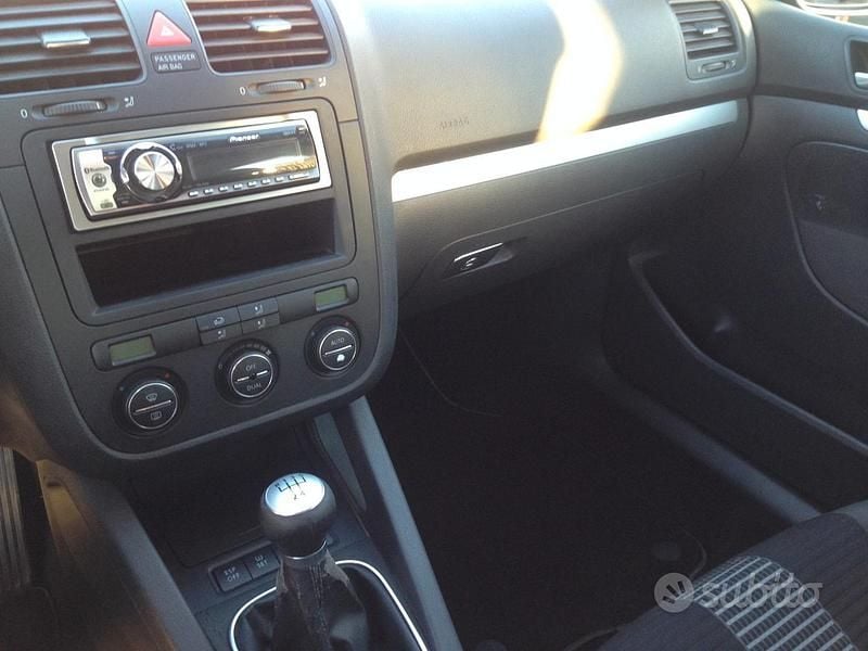 Usata VW Golf VI 102 CV (75 kW) 2008 Grigio Utilitaria