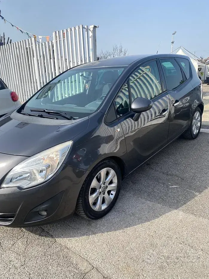 Usata Opel Meriva Cosmo 75 CV (55 kW) 2010 Grigio Monovolume