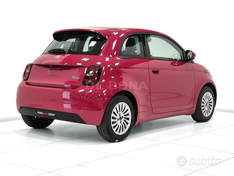 Nuova Fiat 500e 69 kW (95 CV) 2025 Rosso Utilitaria
