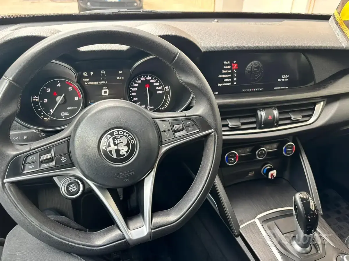 Usata Alfa Romeo Stelvio Executive 180 CV (132 kW) 2018 Nero SUV