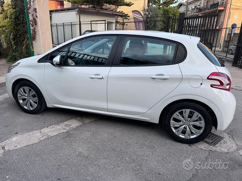 Usata Peugeot 208 Active 81 CV (59 kW) 2014 Bianco Utilitaria