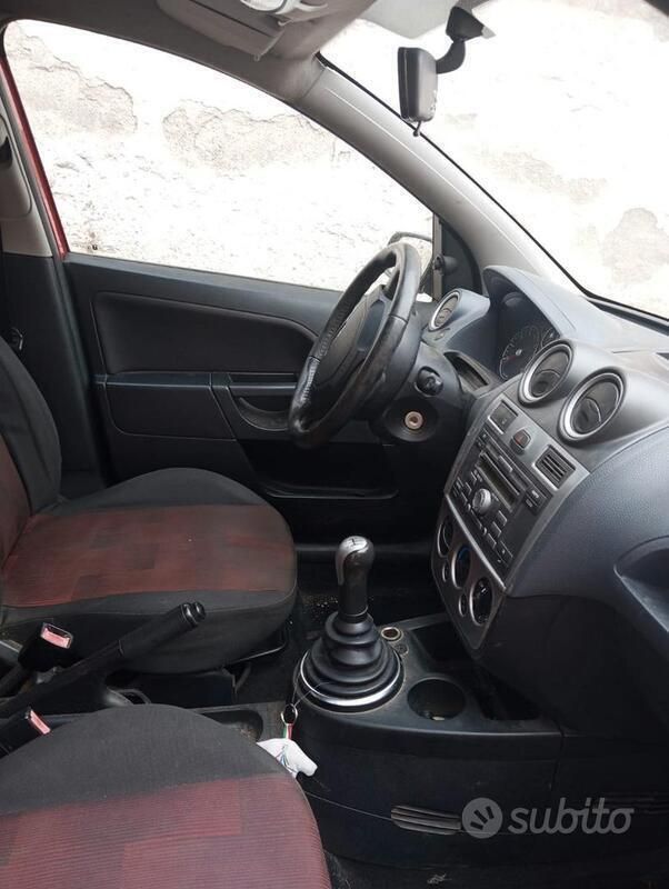 Usata Ford Fiesta 75 CV (55 kW) 2007 Utilitaria