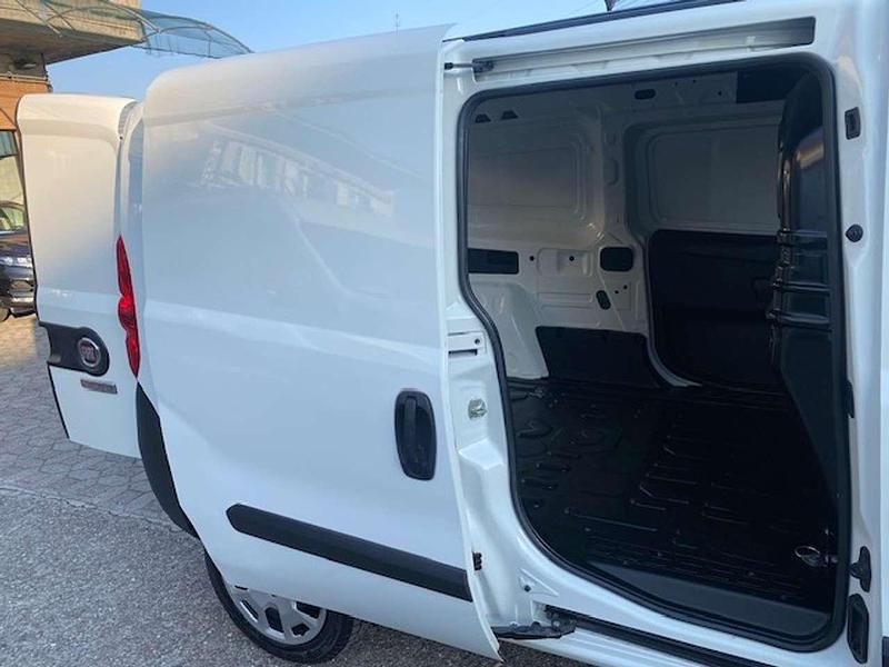 Usata Fiat Doblò 105 CV (77 kW) 2021 Bianco Monovolume