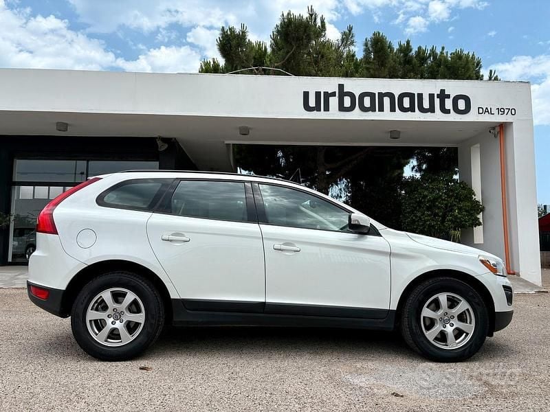 Usata Volvo XC60 Drive Kinetic 175 CV (128 kW) 2009 Bianco SUV