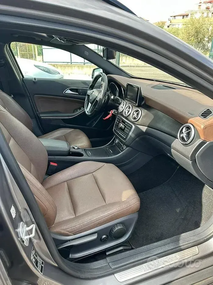 Usata Mercedes GLA220 170 CV (125 kW) 2015 Grigio SUV