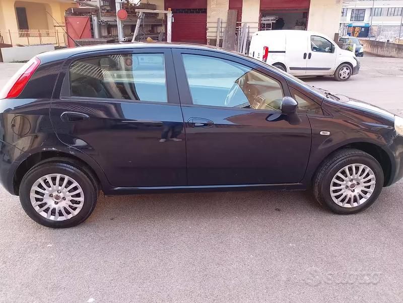 Usata Fiat Grande Punto Dynamic 77 CV (56 kW) 2009 Blu Utilitaria