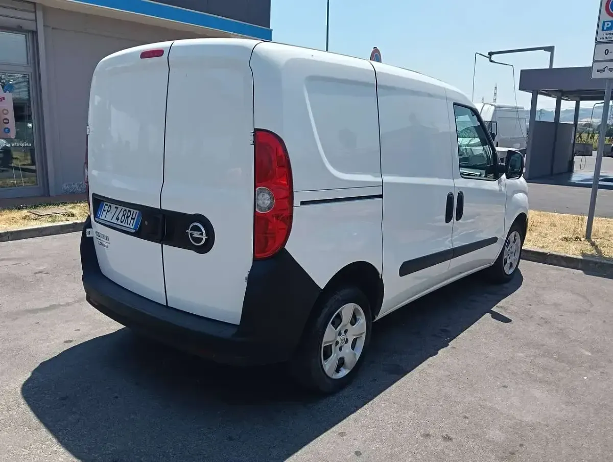 Usata Opel Combo 105 CV (77 kW) 2018 Bianco Monovolume