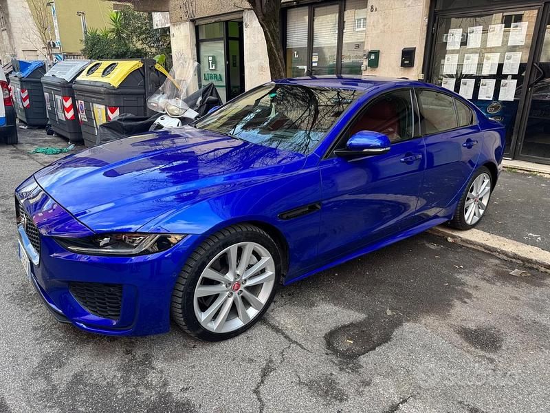 Usata Jaguar XE R-Dynamic 300 CV (220 kW) 2020 Blu Berlina
