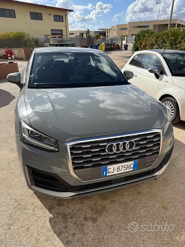 Usata Audi Q2 S-Line 23 CV (16 kW) 2017 Grigio SUV