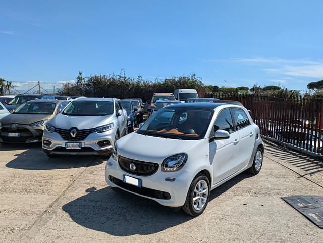 Bianco(met.) Usata 2015 Smart ForFour Utilitaria | 9900 € (Molto cara) - Immagine 1/4
