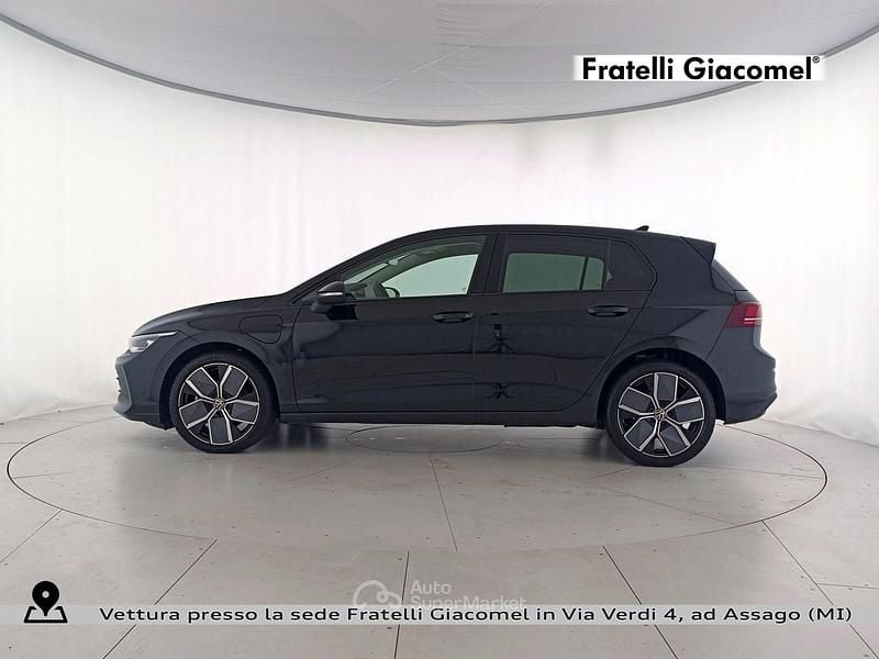 Usata VW Golf VIII Edition 204 CV (150 kW) 2025 Grenadill black metallizzato Berlina