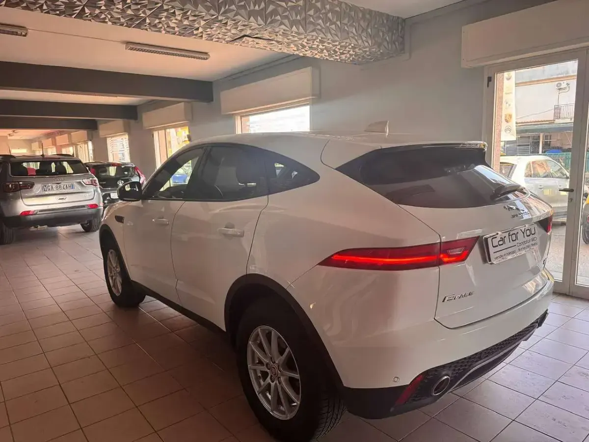 Usata Jaguar E-Pace R-Dynamic 150 CV (110 kW) 2018 Bianco SUV