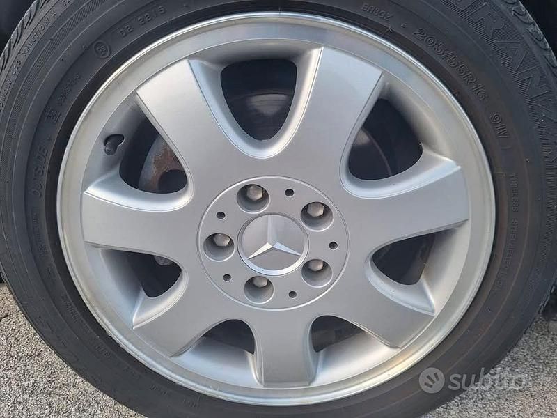 Begagnad Mercedes CLK230 197 HK (144 kW) 1999 Grå Sportkupé