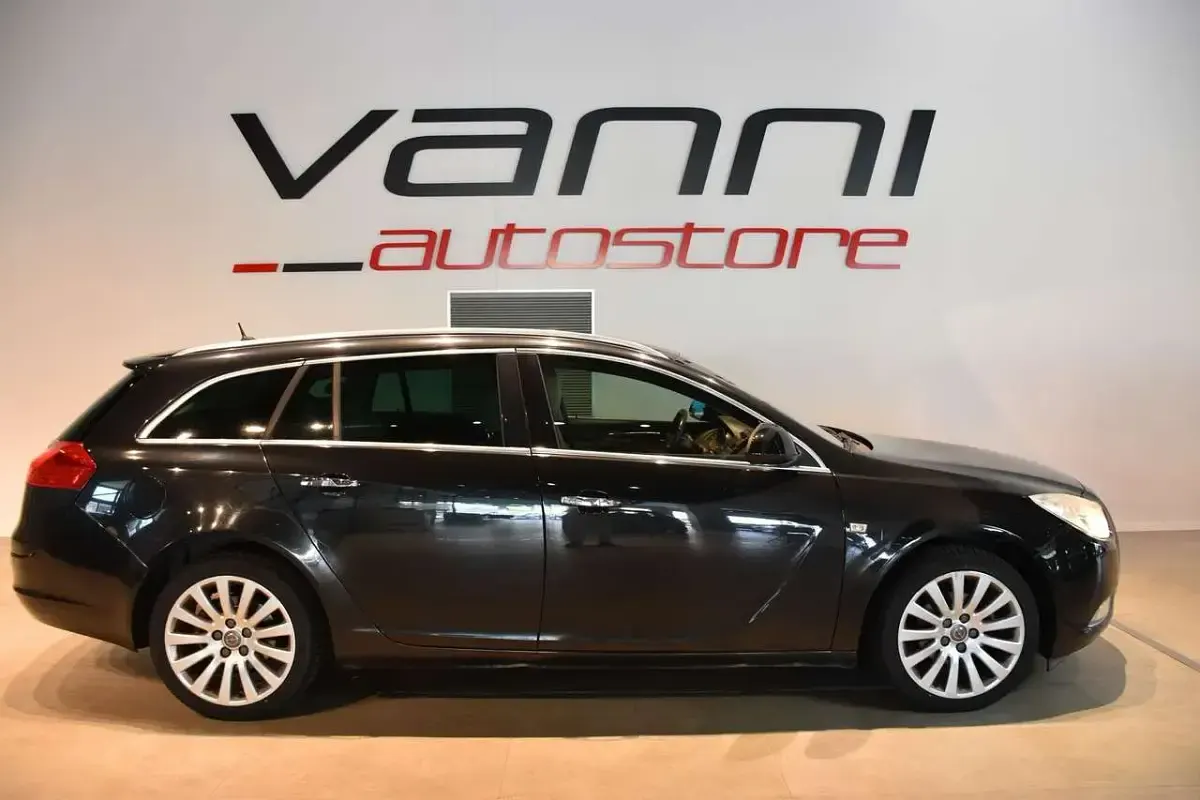 Usata Opel Insignia Cosmo 131 CV (96 kW) 2010 Nero Station wagon