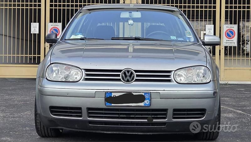Usata VW Golf IV Highline 105 CV (77 kW) 2003 Grigio Berlina