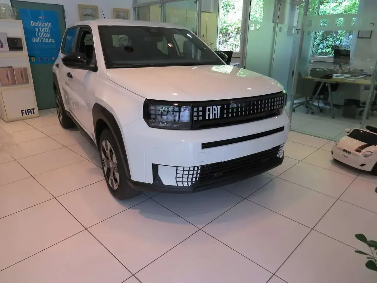 Nuova Fiat Grande Panda Business 101 CV (74 kW) 2026 Bianco Utilitaria