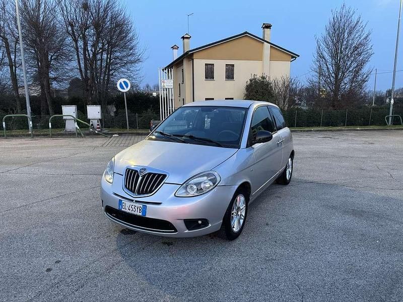 Usata Lancia Ypsilon 69 CV (50 kW) 2012 Utilitaria