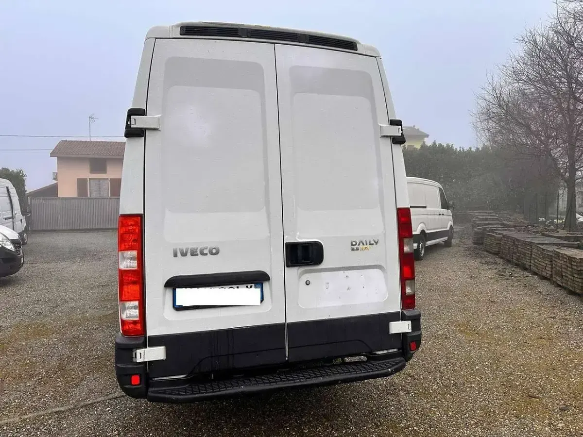 Usata Iveco Daily 126 CV (92 kW) 2009 Bianco Furgone