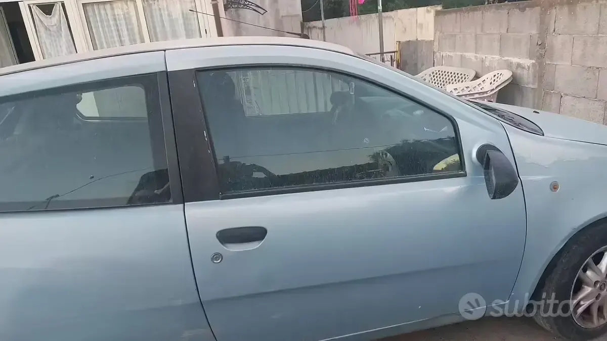 Usata Fiat Punto 80 CV (58 kW) 2000 Bluazzurro Utilitaria