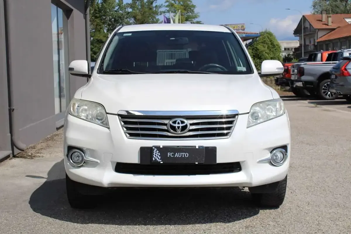 Usata Toyota RAV4 Luxury 150 CV (110 kW) 2010 Bianco SUV