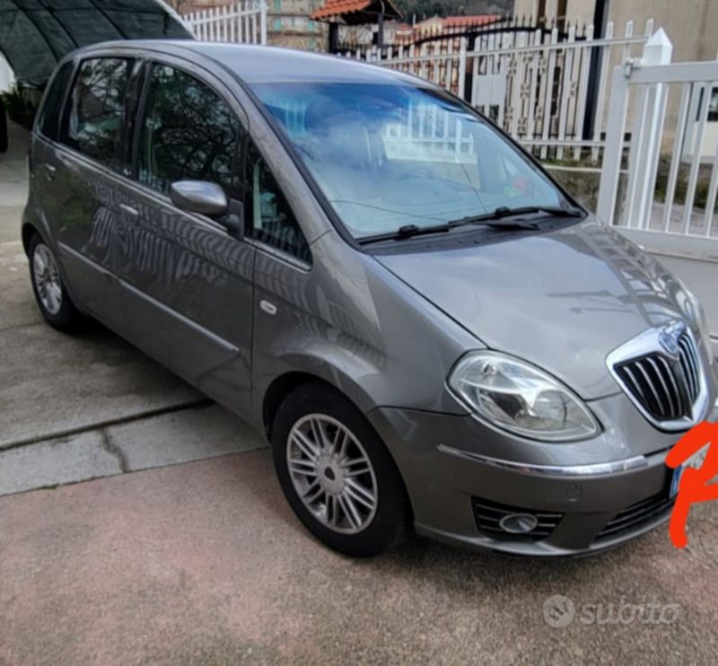 Grigio Usata 2007 Lancia Musa Monovolume | 3500 € (Buon prezzo) - Immagine 1/4