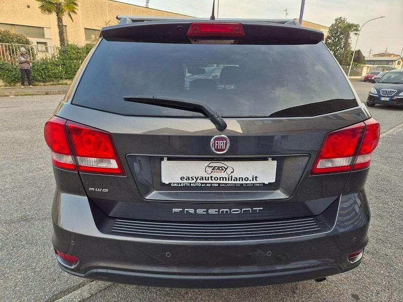 Usata Fiat Freemont Lounge 170 CV (125 kW) 2014 Grigio scuro SUV