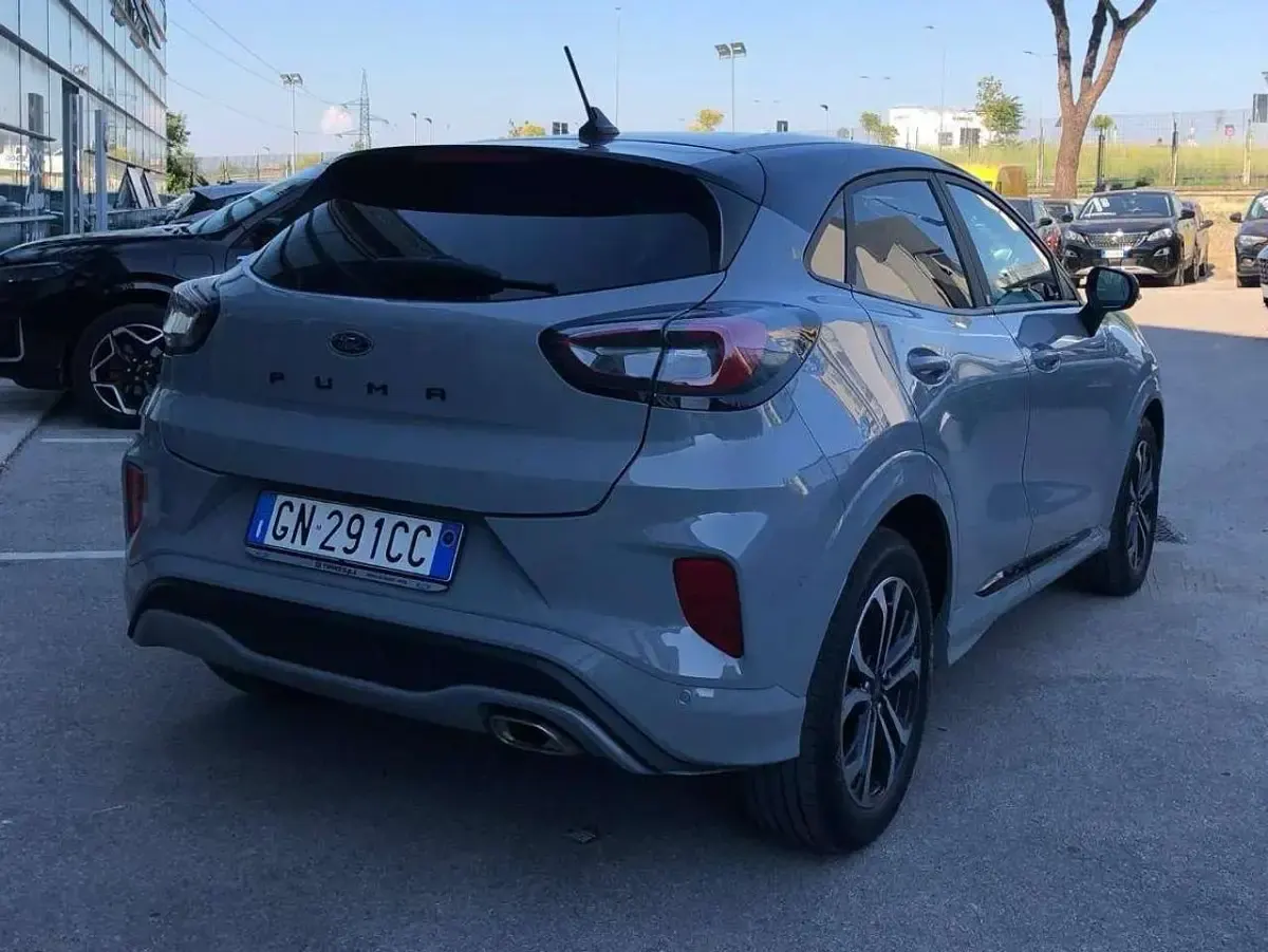 Usata Ford Puma ST-Line 125 CV (91 kW) 2023 Grey matter / tetto nero SUV