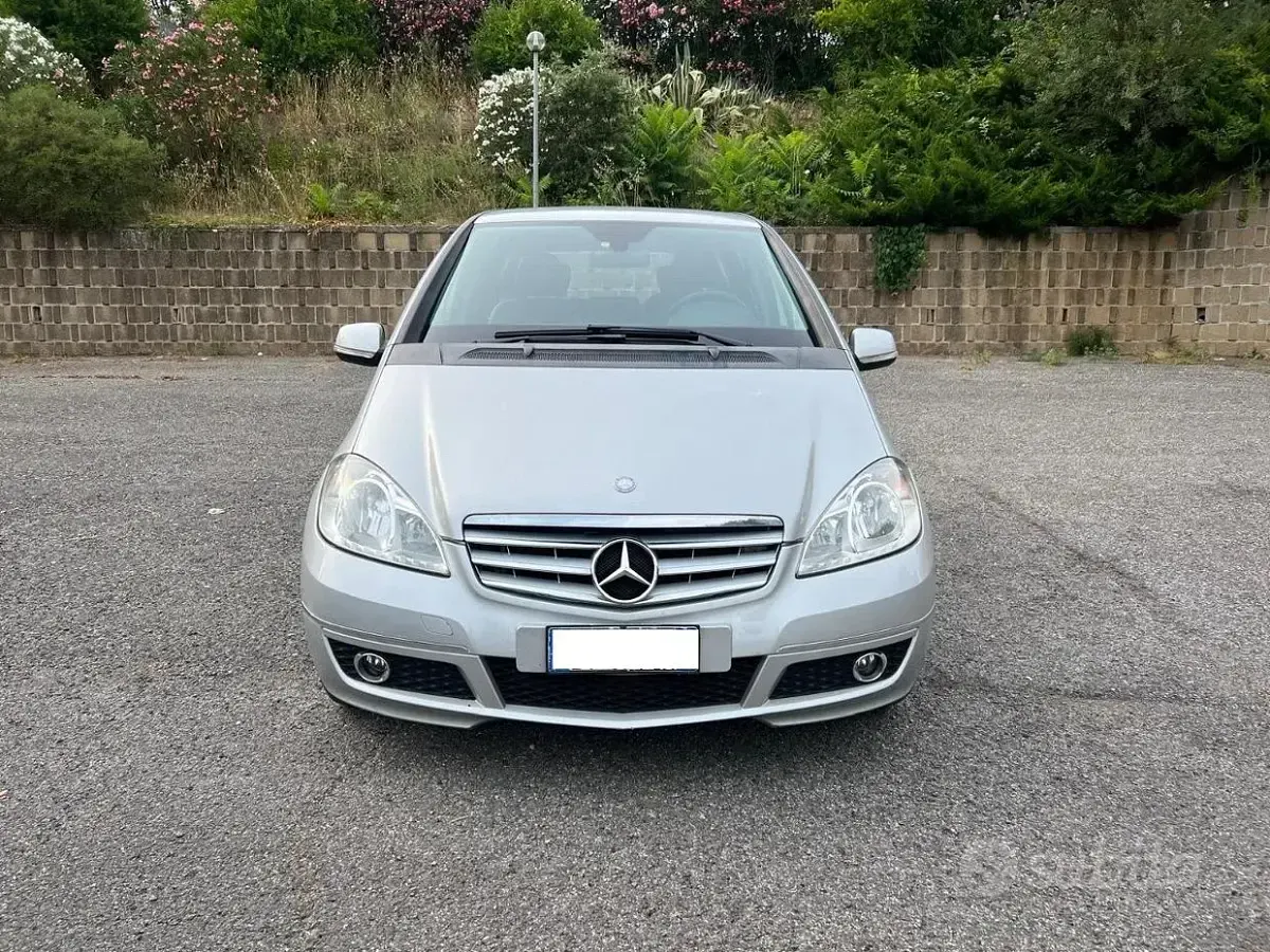 Usata Mercedes A180 Avantgarde 109 CV (80 kW) 2012 Grigio Utilitaria