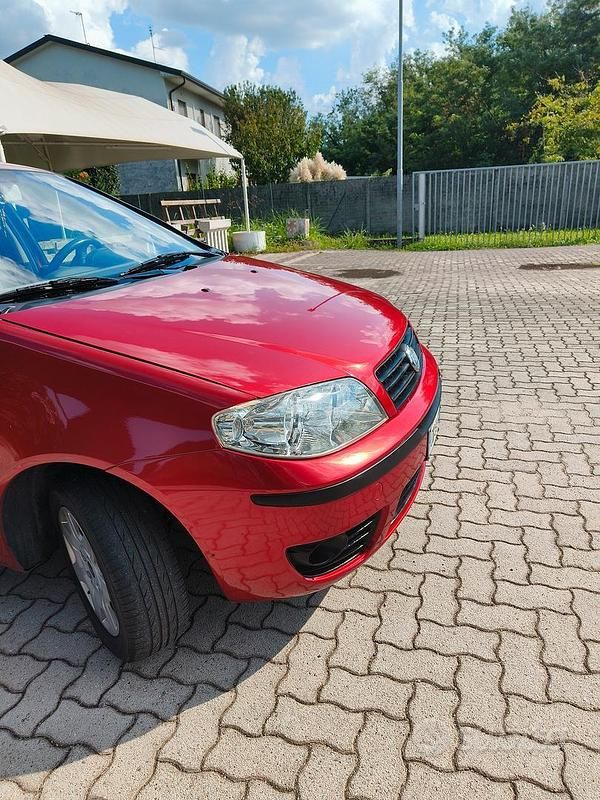 Usata Fiat Punto Dynamic 60 CV (44 kW) 2005 Utilitaria