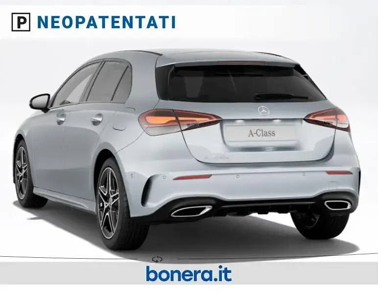Nuova Mercedes A180 AMG line 115 CV (84 kW) 2026 Argento Berlina