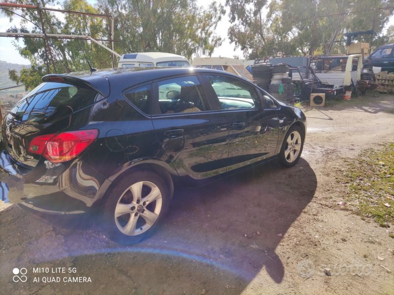 Usata Opel Astra 125 CV (91 kW) 2010 Nero Berlina