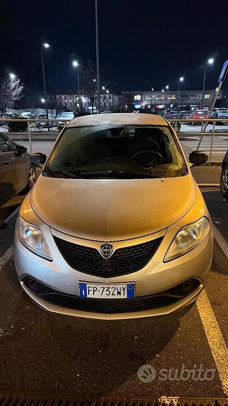Usata Lancia Ypsilon Gold 69 CV (50 kW) 2018 Utilitaria