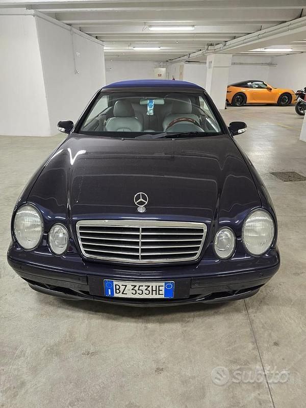 Begagnad Mercedes 200 136 HK (100 kW) 2001 Blå Cab
