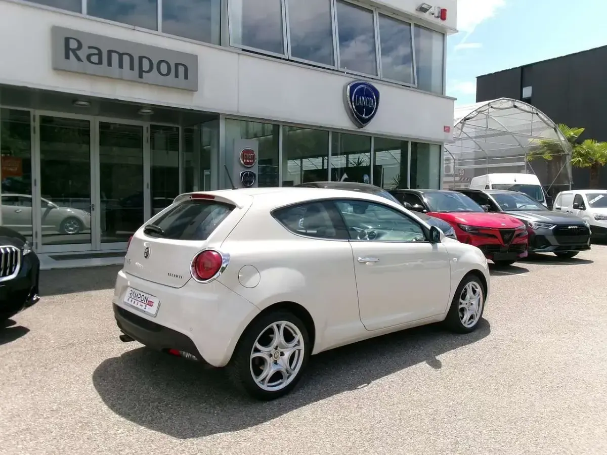 Usata Alfa Romeo MiTo Distinctive 120 CV (88 kW) 2011 Bianco Utilitaria
