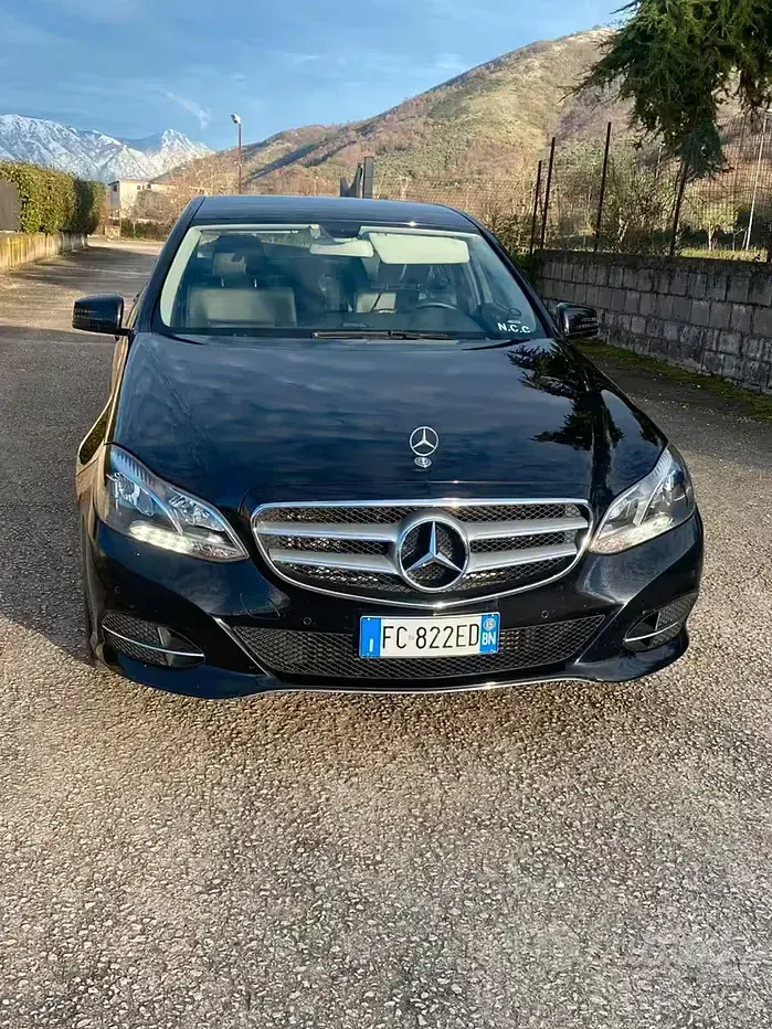 Usata Mercedes E220 170 CV (125 kW) 2015 Nero Berlina