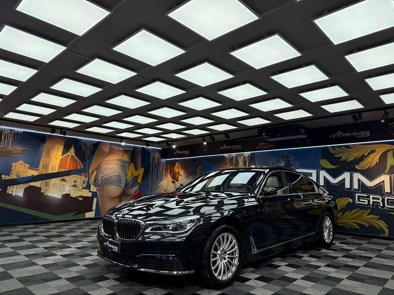 Grigio Usata 2017 BMW 730 Efficient Dynamics Tre volumi | 23.999 € (Buon prezzo) - Immagine 1/4