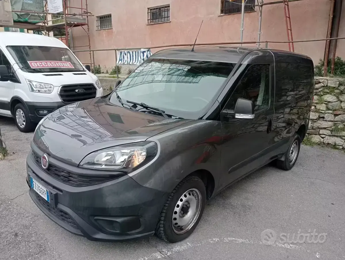 Usata Fiat Doblò 95 CV (69 kW) 2019 Grigio Monovolume