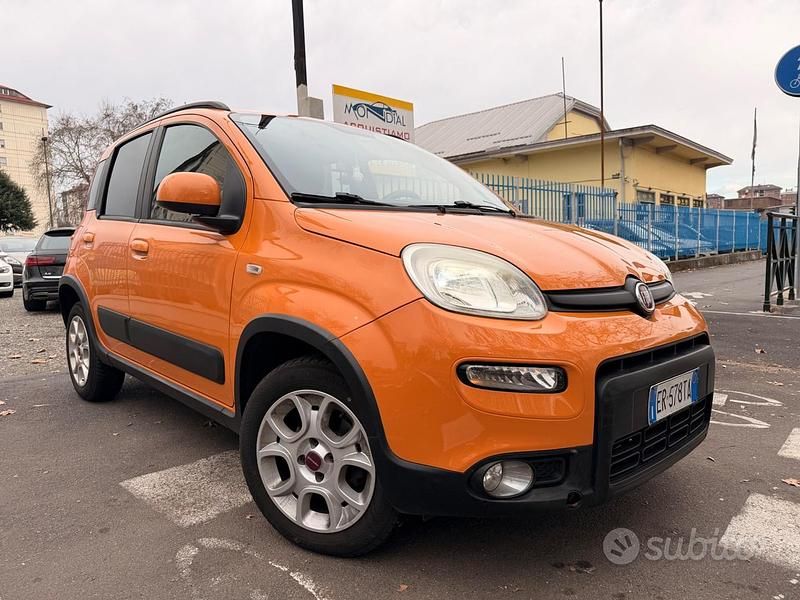 Usata Fiat Panda Trekking 85 CV (62 kW) 2013 Arancione Utilitaria