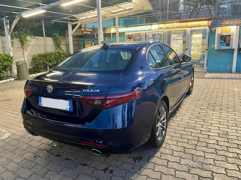 Usata Alfa Romeo Giulia 160 CV (117 kW) 2018 Blu Berlina
