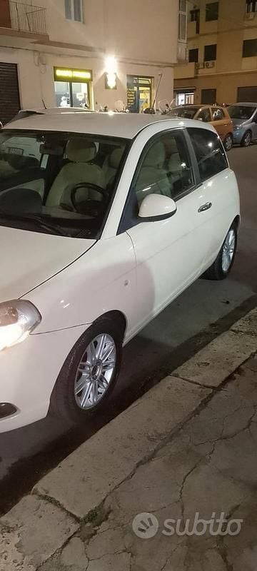 Usata Lancia Ypsilon 75 CV (55 kW) 2004 Giallo Utilitaria