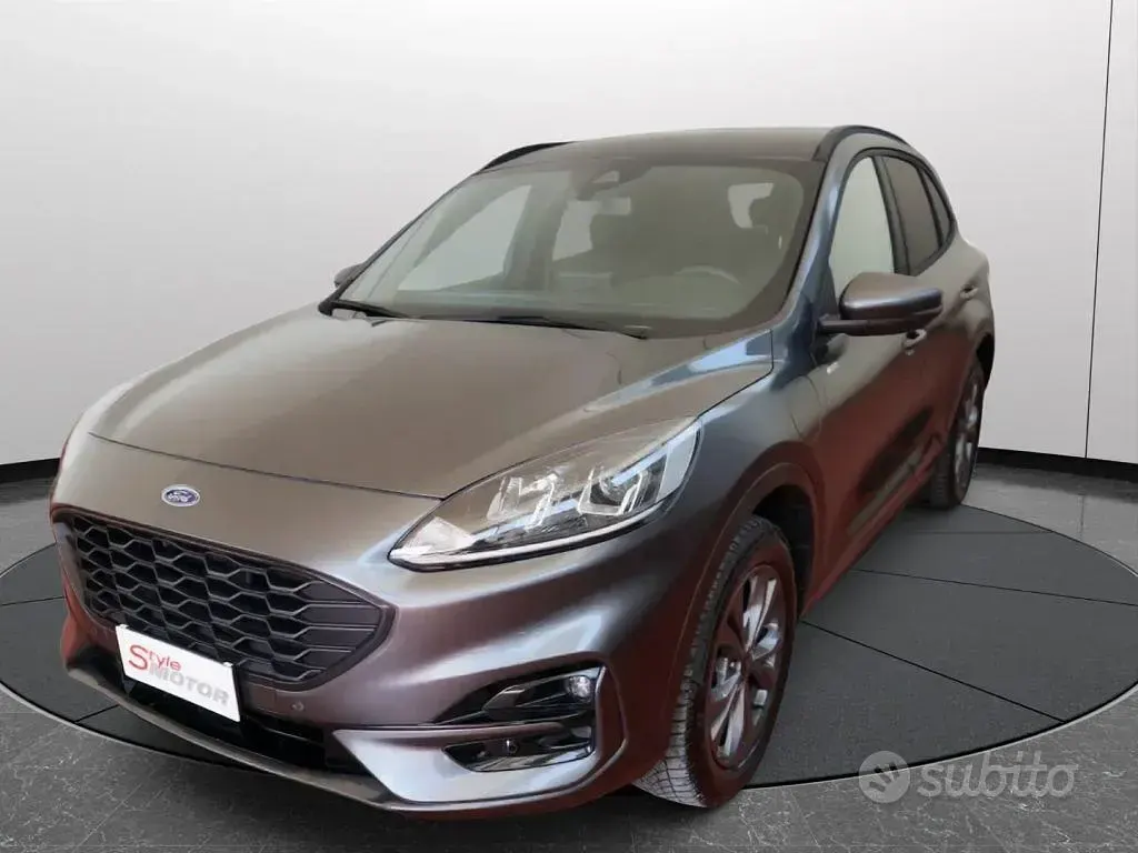 Usata Ford Kuga ST-Line 152 CV (111 kW) 2023 Grigio SUV