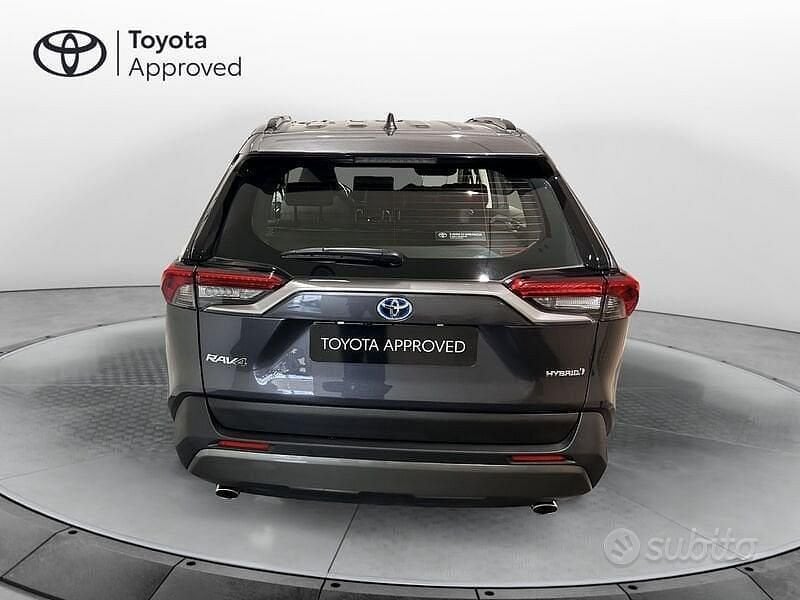 Usata Toyota RAV4 Hybrid Active 218 CV (160 kW) 2023 Grigio SUV