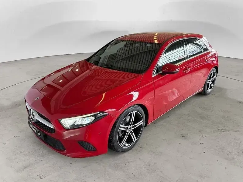 Usata Mercedes A180 Business 116 CV (85 kW) 2019 Rosso Utilitaria