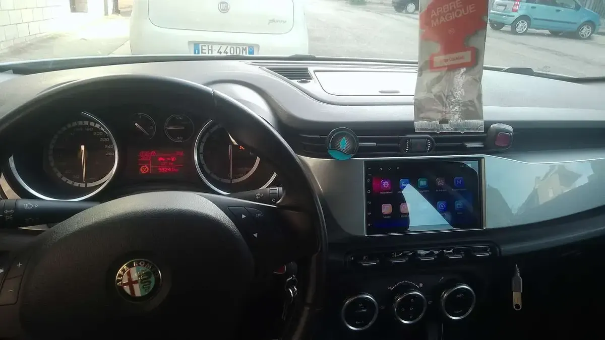 Usata Alfa Romeo Giulietta Distinctive 105 CV (77 kW) 2012 Bianco Utilitaria