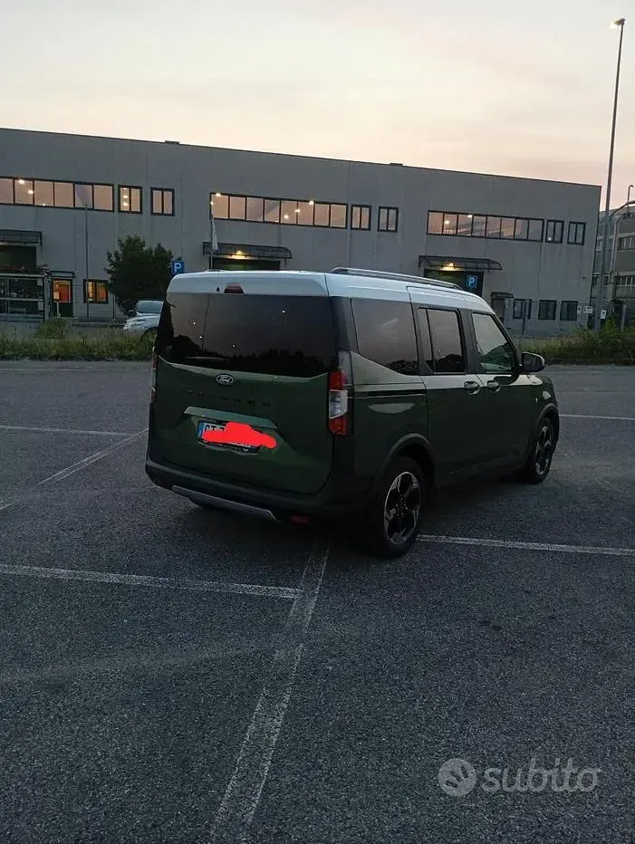 Usata Ford Courier 2024 Verde Monovolume