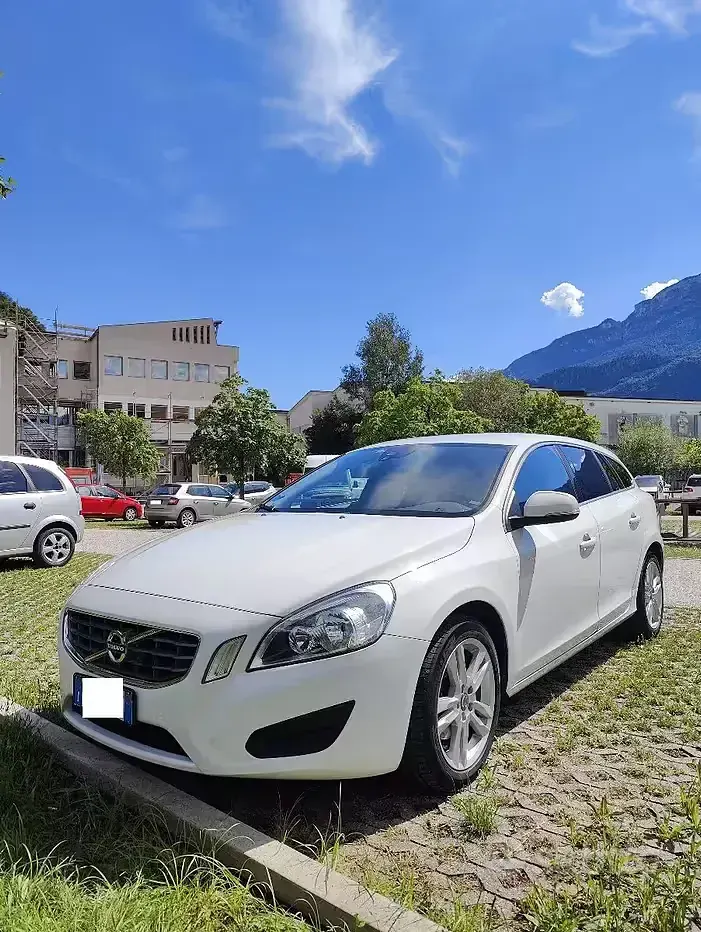 Usata Volvo V60 Momentum 181 CV (133 kW) 2013 Bianco Station wagon