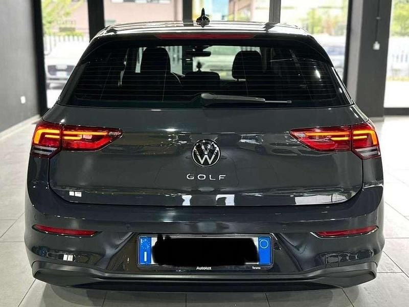 Usata VW Golf VIII Life 116 CV (85 kW) 2022 Grigio Berlina