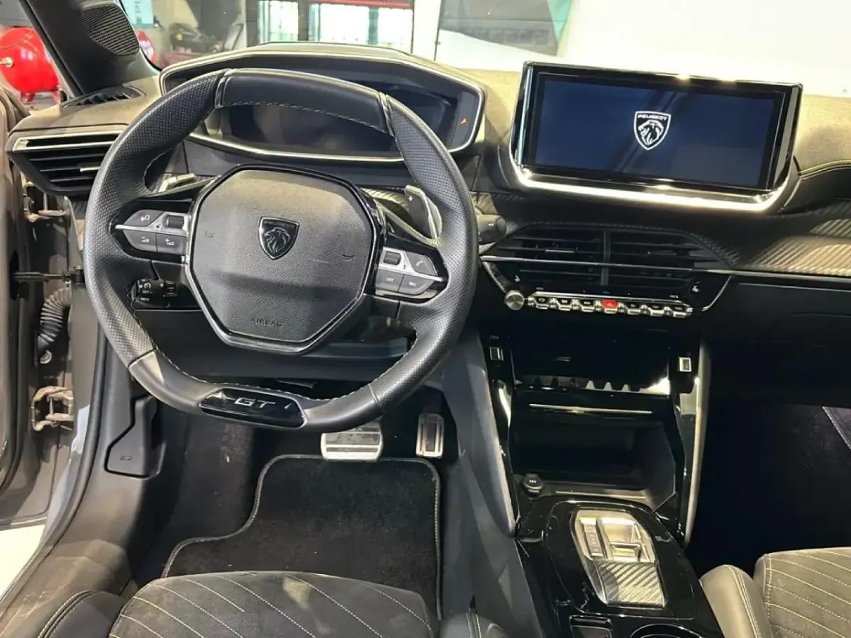 Usata Peugeot 208 GT 136 CV (100 kW) 2025 Grigio Utilitaria